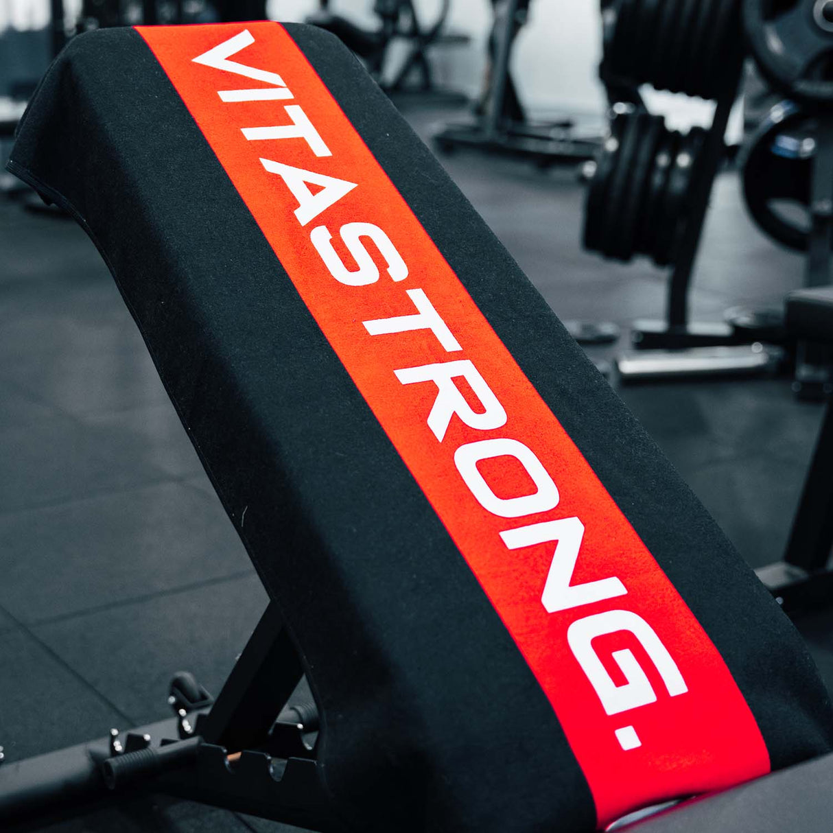 TOWEL RED LINE
